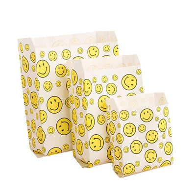 Aperte sacos de papel com fundo